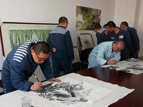 康宁监狱举办"元宵节"罪犯书画创作展
