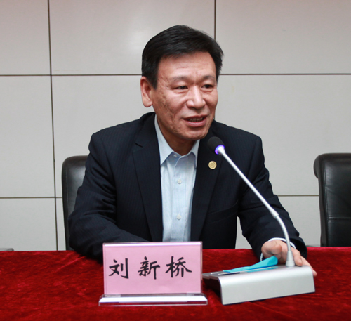 刘新桥副院长在开幕式上致辞葛文华秘书长主持换届工作刘新桥副院长为