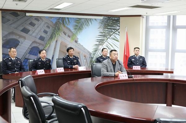 局长王江杰带领局领导班子成员通过视频连线方式,慰问我市监狱系统在