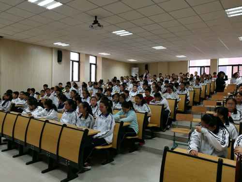 心身科陈晓鸥副主任医师应邀赴咸水沽四中讲座