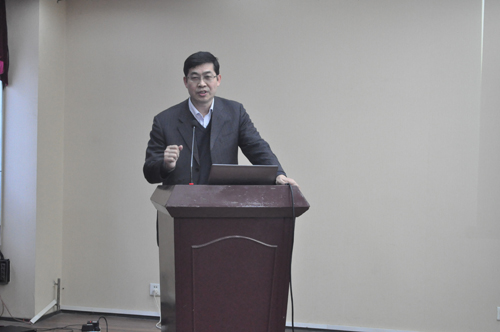 张铁军教授做学术演讲