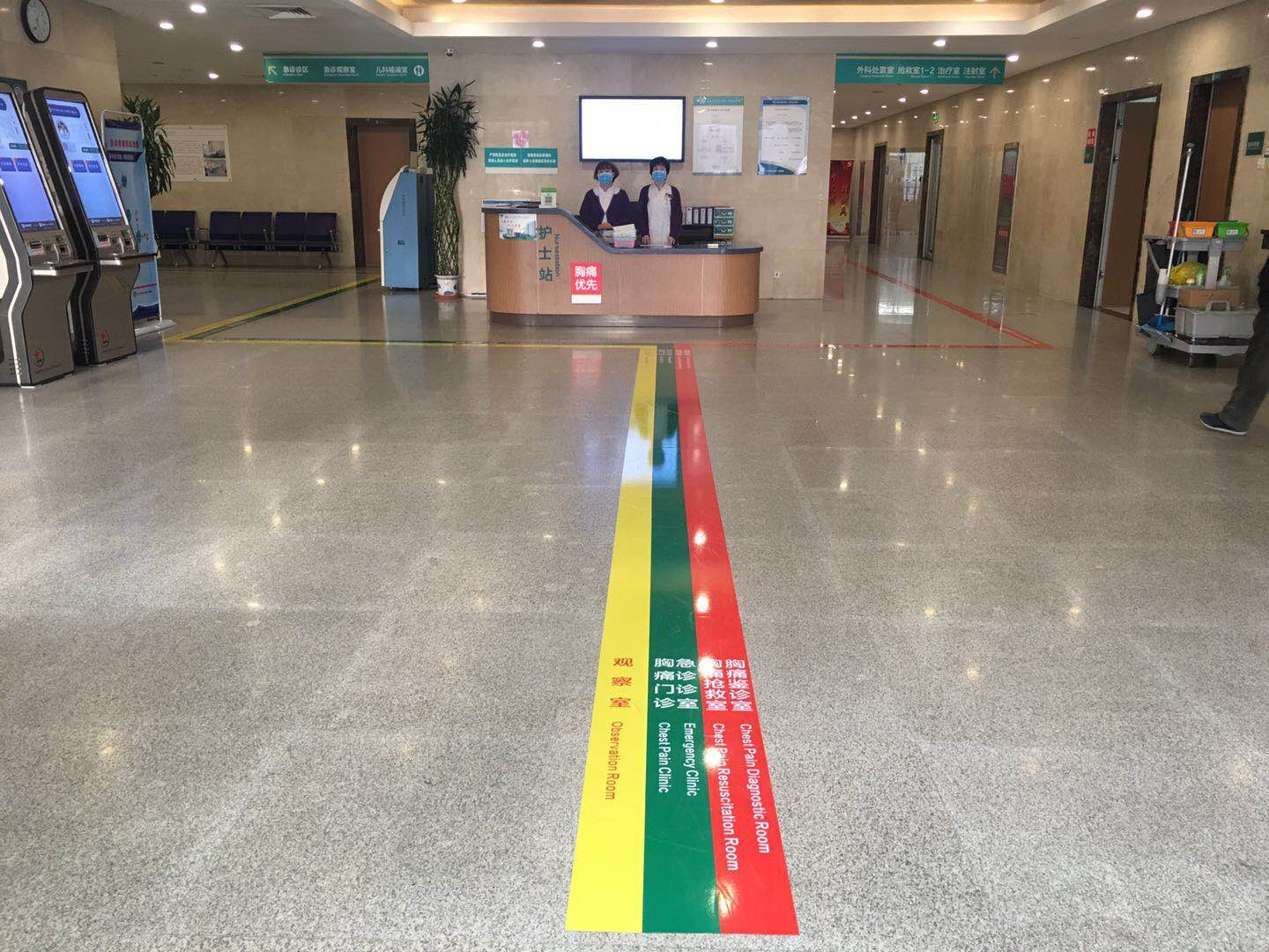 患者通过急诊绿色通道得到了第一