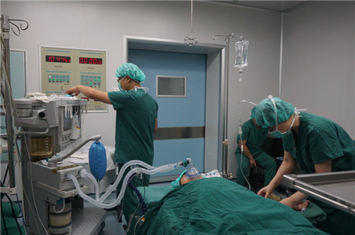 纪实报道麻醉科手术室危情时刻上下一心奋力救治812伤员